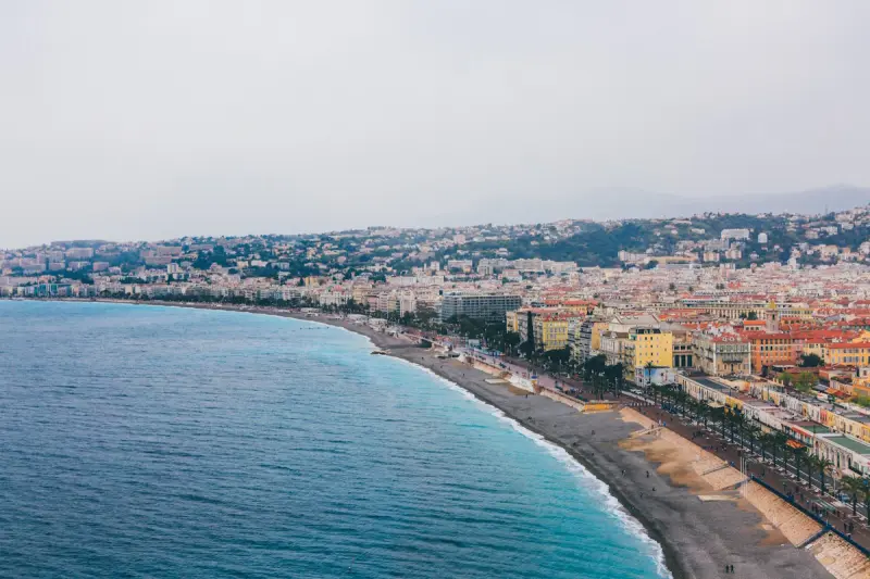 Pourquoi Nice attire autant de nouveaux habitants : qualité de vie, quartiers et perspectives immobilières