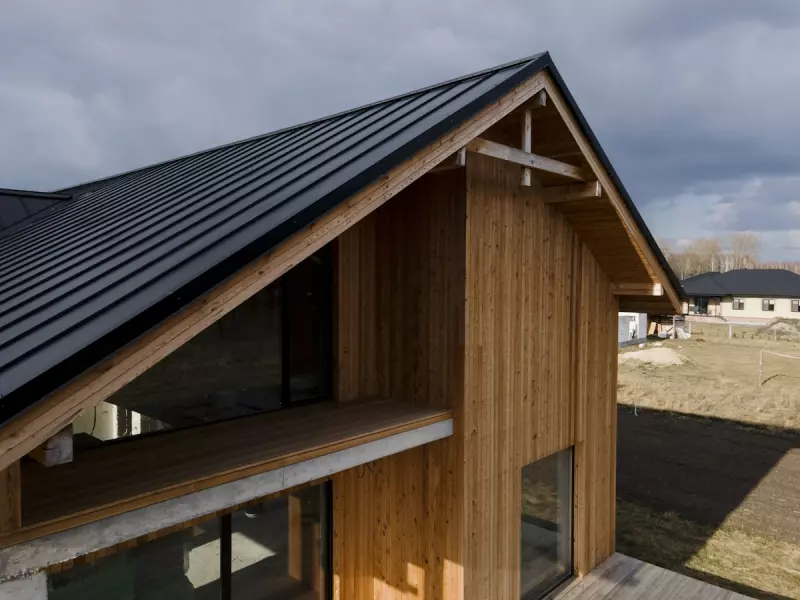 Combien coûte une surélévation maison bois en 2025