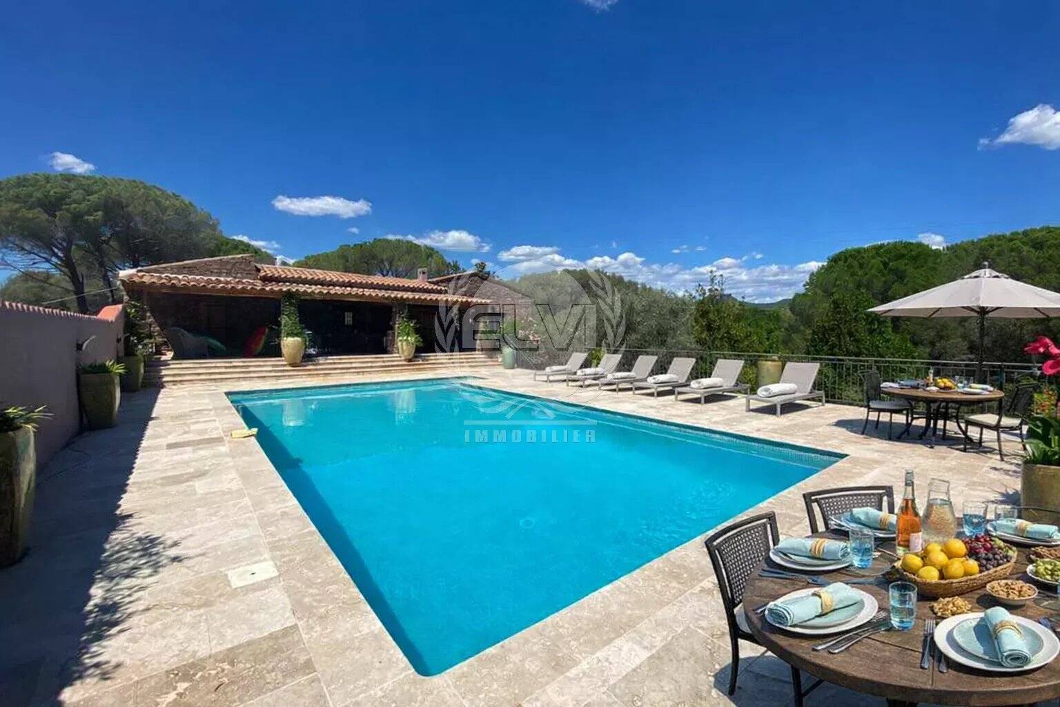 Villa à Roquebrune s/ Argens