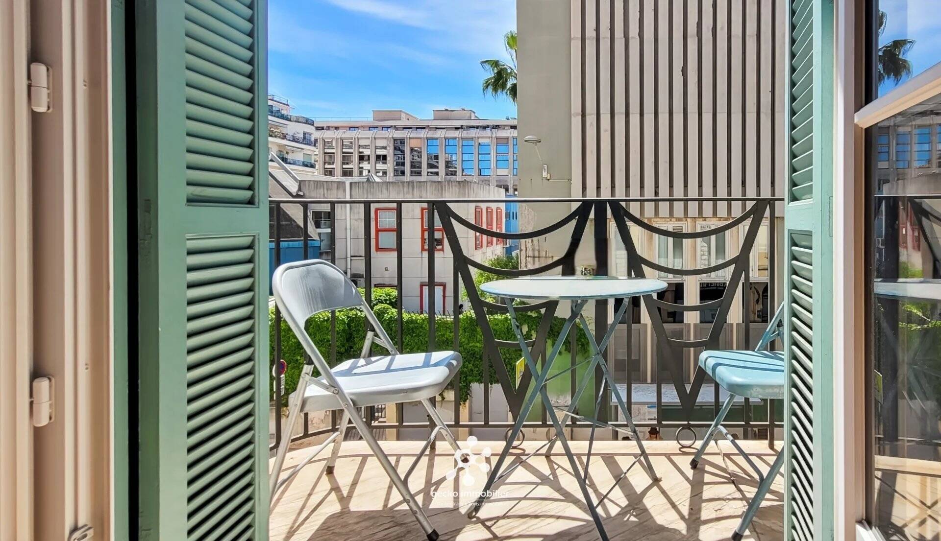 NICE - DUBOUCHAGE - 2 PIECES AVEC BALCONS