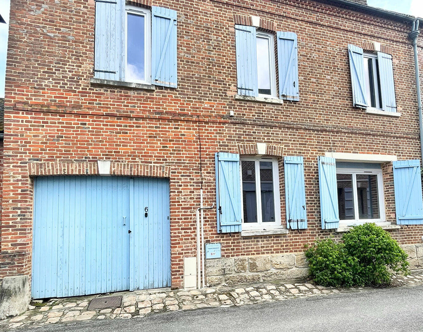 MAISON EN BRIQUES RESTAUREE, 3 CHAMBRES + GRENIER PARTIELLEMENT AMENAGE