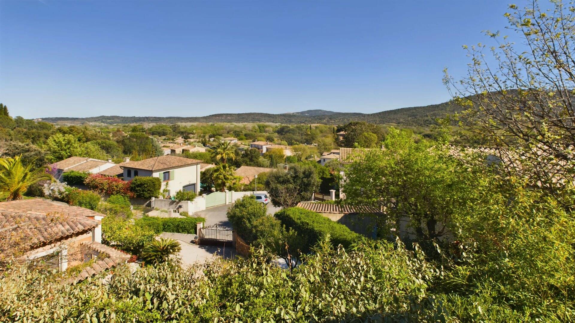 Maison provençale à la sortie du village