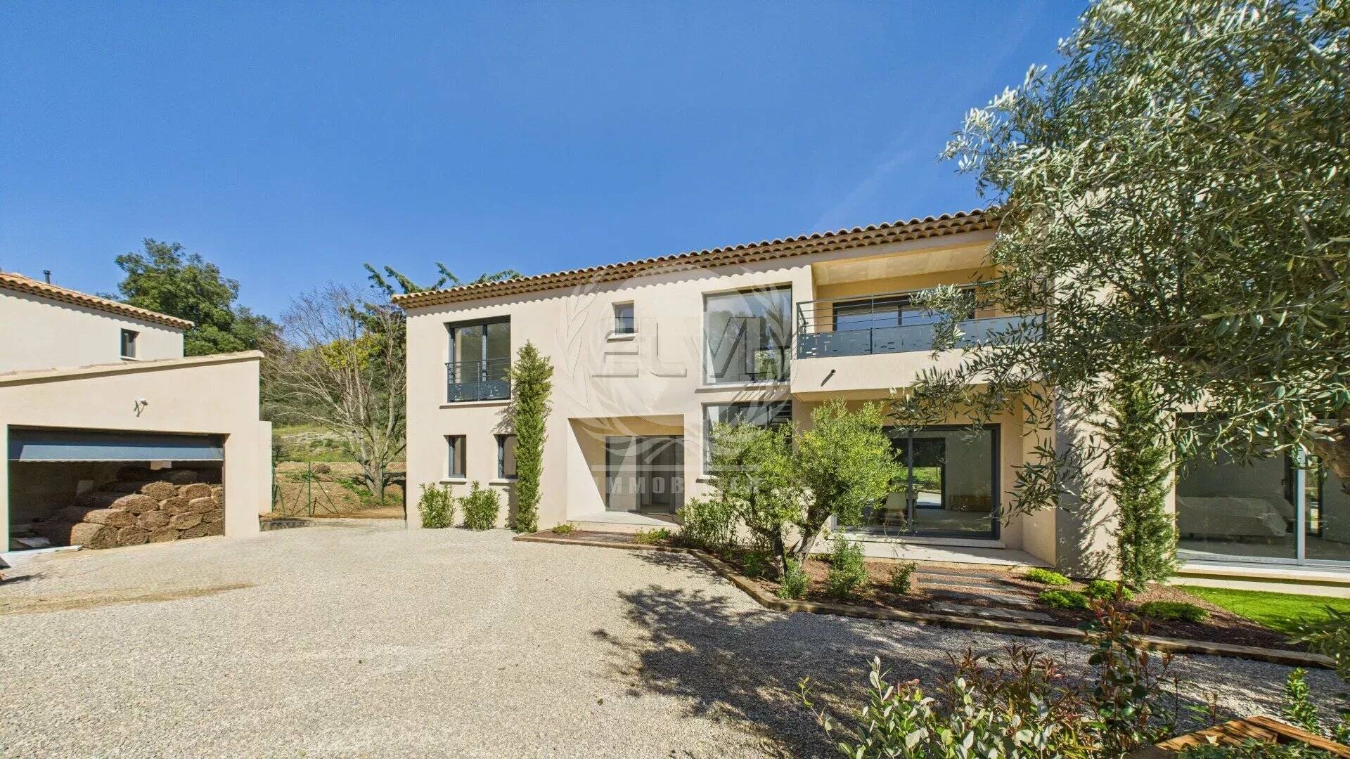 Superbe villa neuve à Plan de la Tour