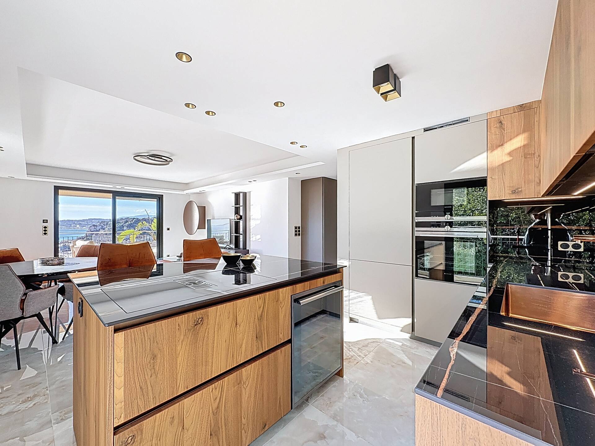 Appartement  - Appartement  - 3 pièces  - 85.21 m2 -  1 090 000 € - À vendre 