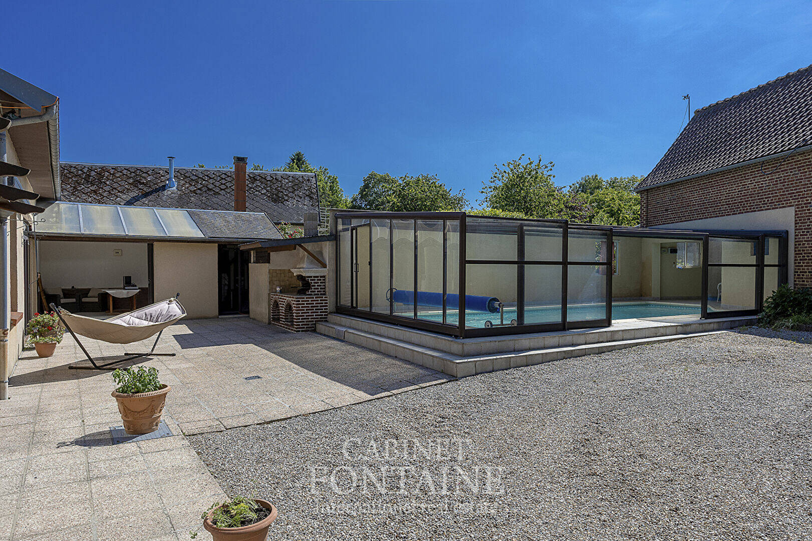 Longère 323,28 m2 (avec dépendances louées : T3 & T4)