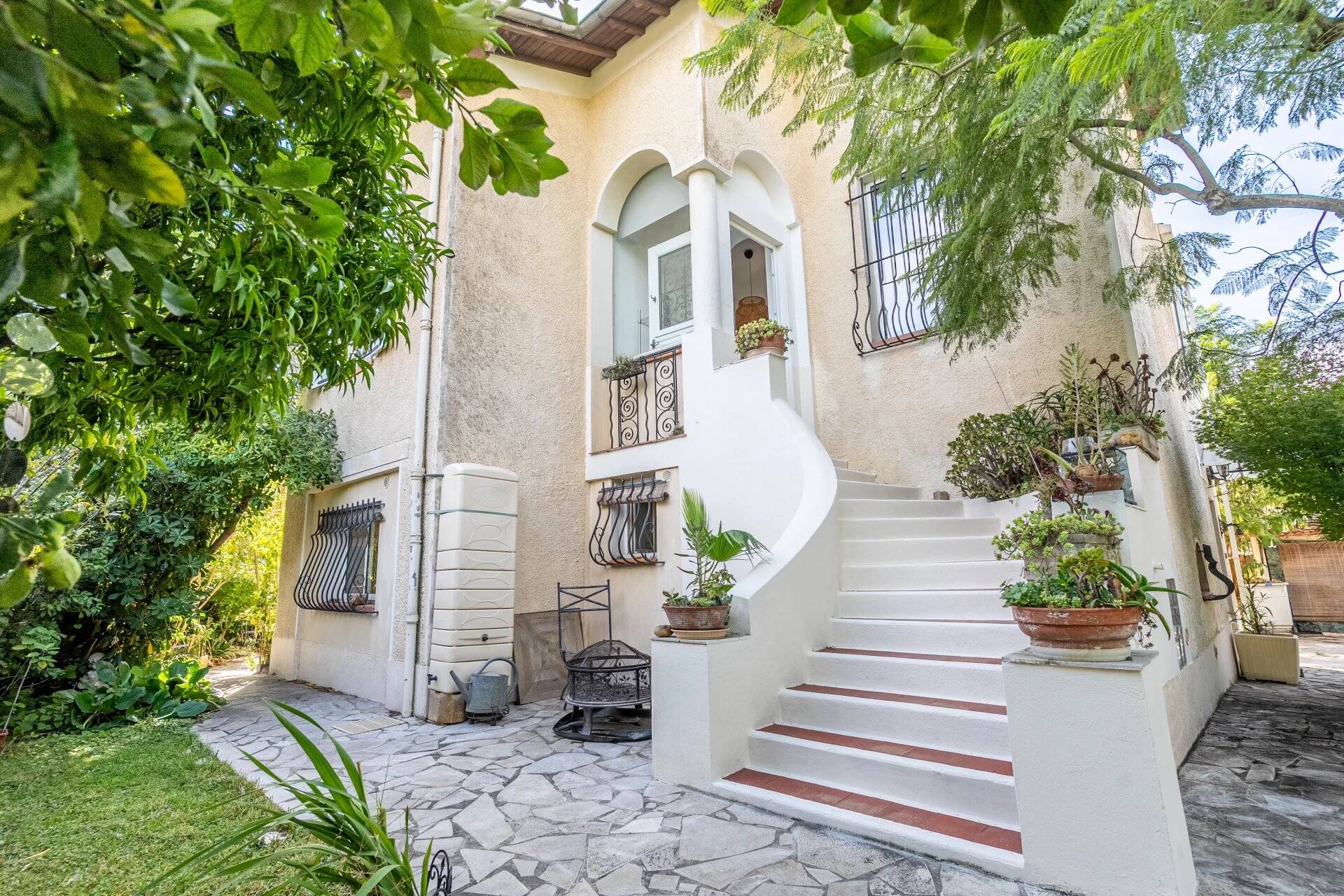 Maison  - 5 pièces  - 110.0 m2 -  750 000 € - À vendre 