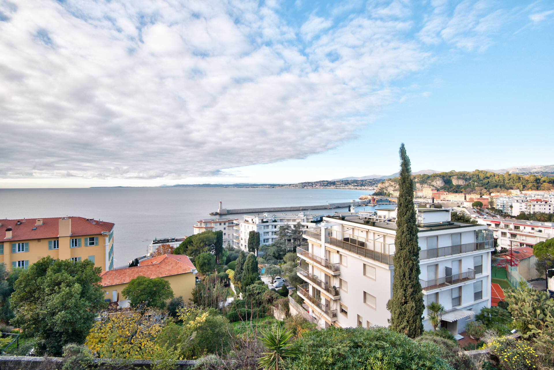 Maison  - 8 pièces  - 250.69 m2 -  2 750 000 € - À vendre 