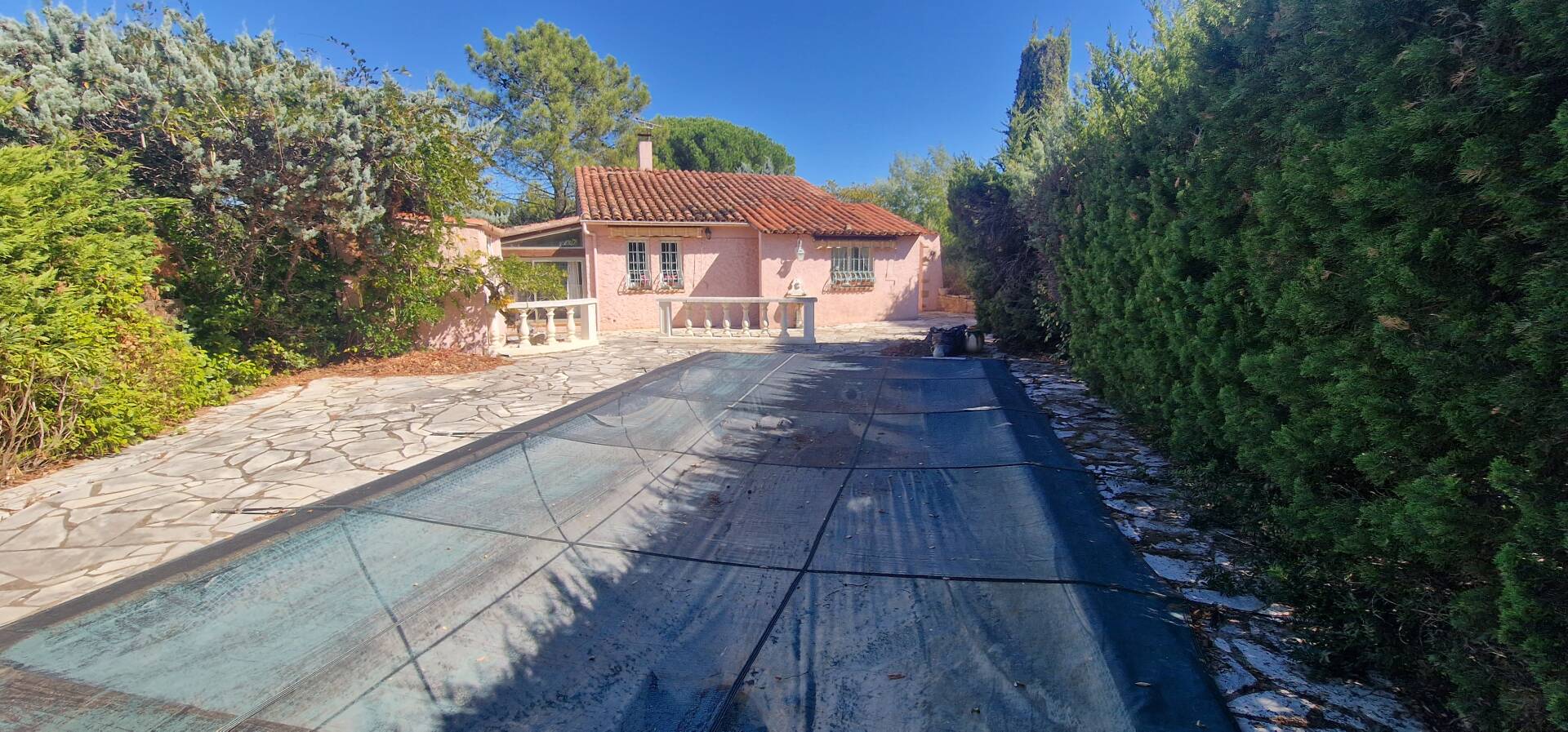 A vendre villa à la Bouverie.