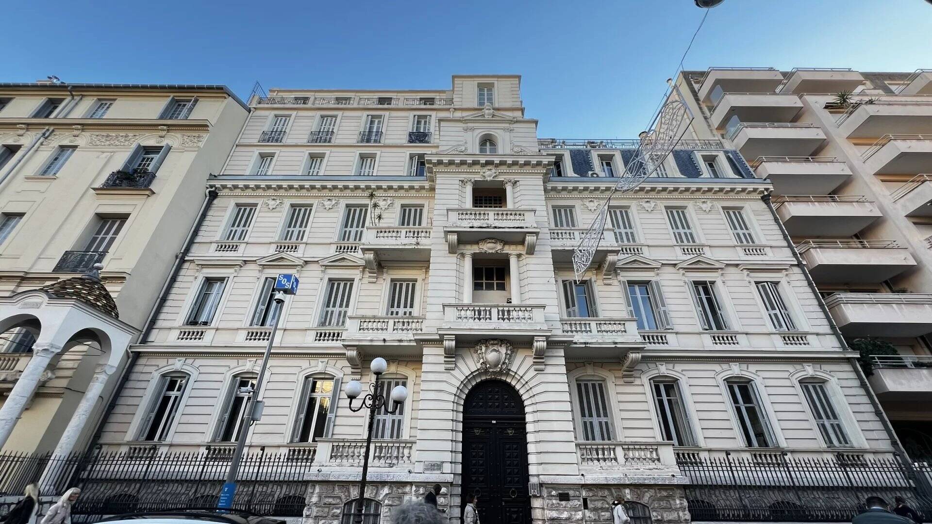 Appartement  - 4 pièces  - 125.7 m² -  1 300 000 € - À vendre 