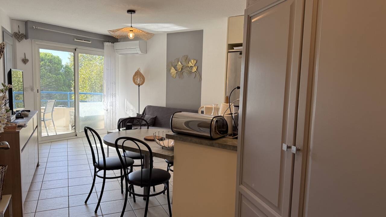 Viager LIBRE sur Homme de 76ans, par perception de loyers - Appt F2 avec terrasse et Place de Parking à Fréjus Plage - Résidence avec Piscine