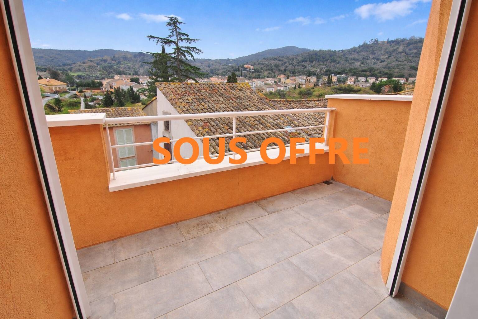 Appartement Roquebrune sur argens Var. T3 en duplex entièrement rénové.-Sous compromis-