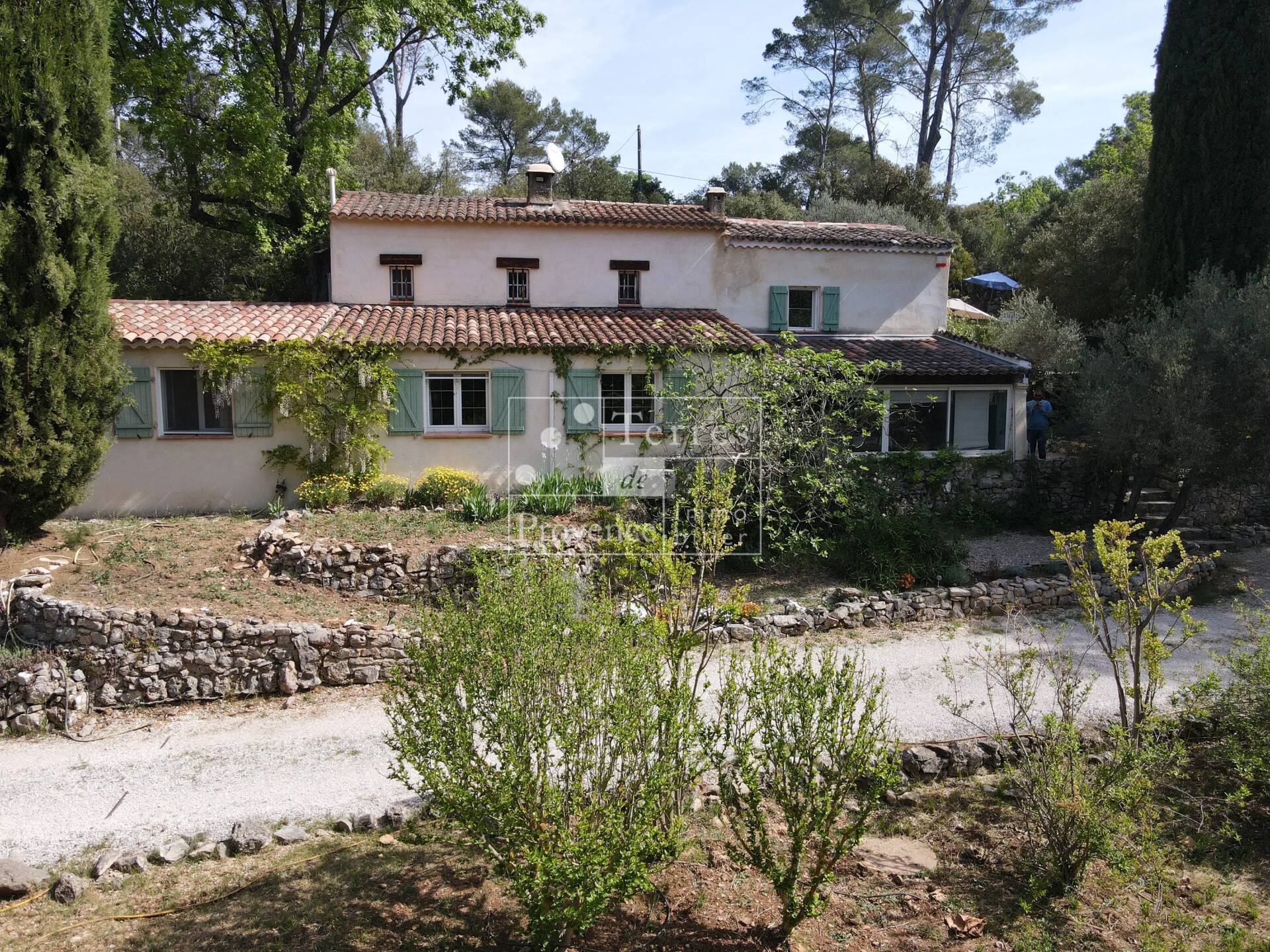LORGUES – PROPRIÉTÉ DE CHARME AU CŒUR DE LA PROVENCE VERTE