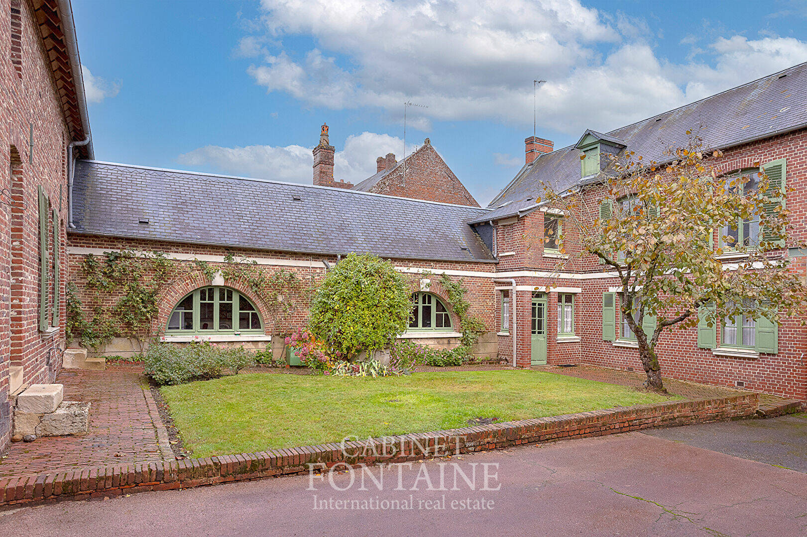 PROPRIÉTÉ RARE A FORT POTENTIEL À CREVECOEUR-LE-GRAND