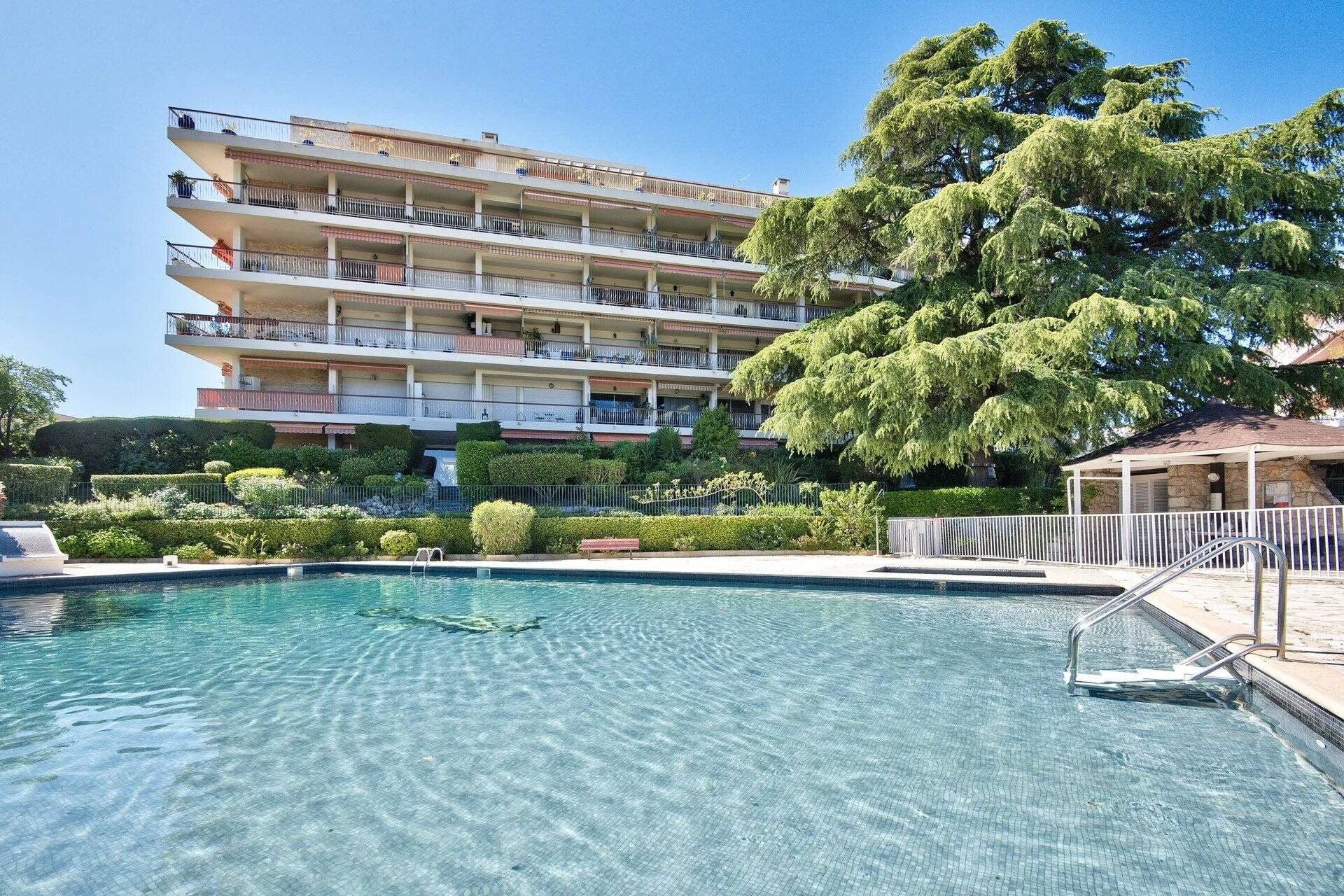 Appartement  - 3 pièces  - 92.0 m² -  440 000 € - À vendre 