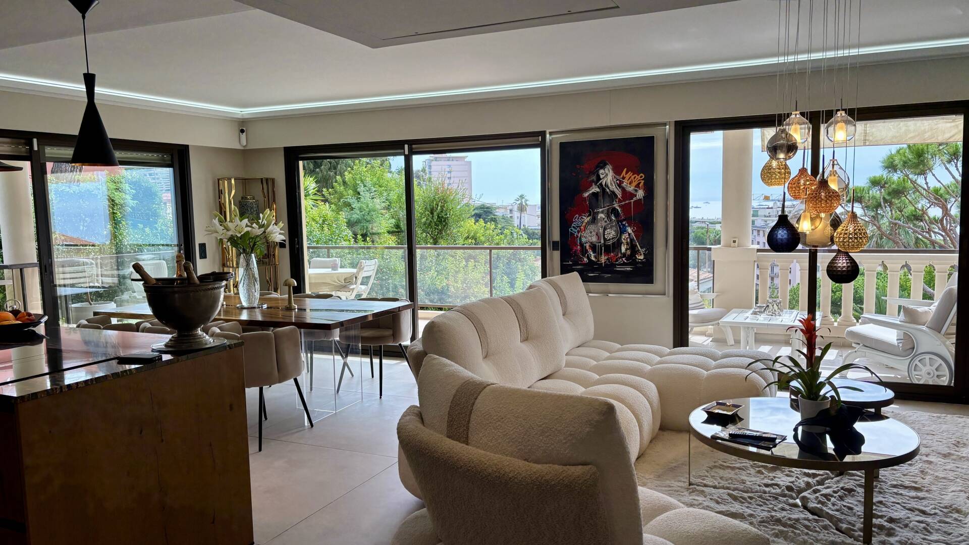VENTE EN NUE PROPRIÉTÉ À CANNES