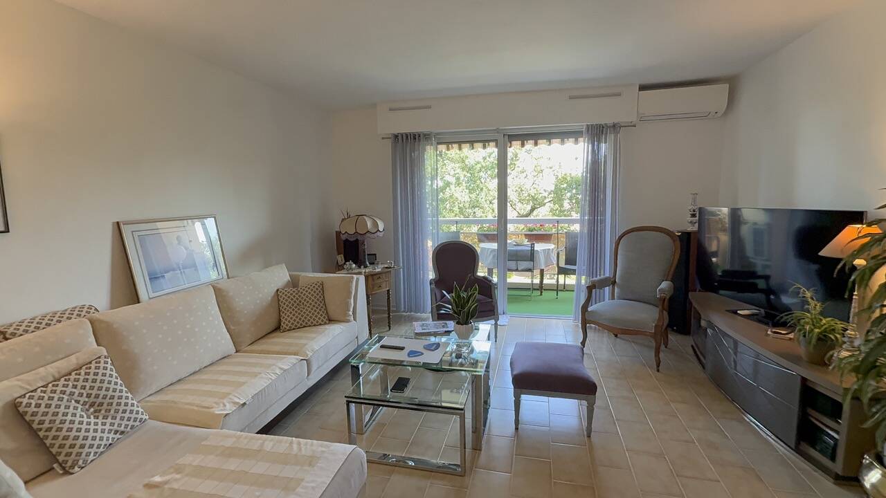 Viager Occupé Fréjus 83600 - Bouquet 99 990€ - Appartement Terrasse Sud & Parking