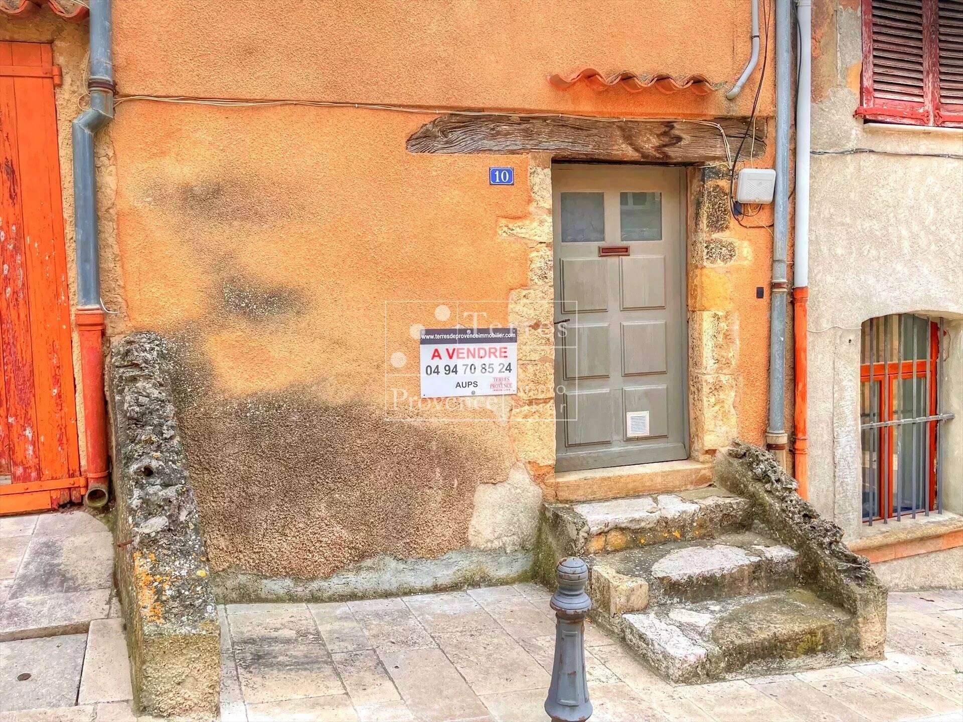 Aups, maison de village prête à vivre Verdon Var Provence