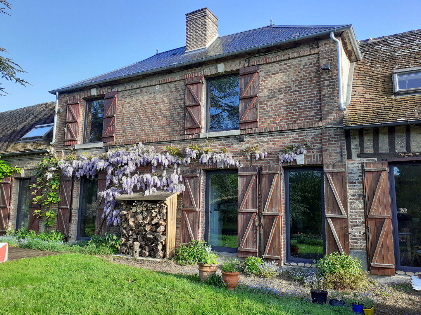 Longère de caractère avec accès rivière et terrain arboré de 3 824 m²