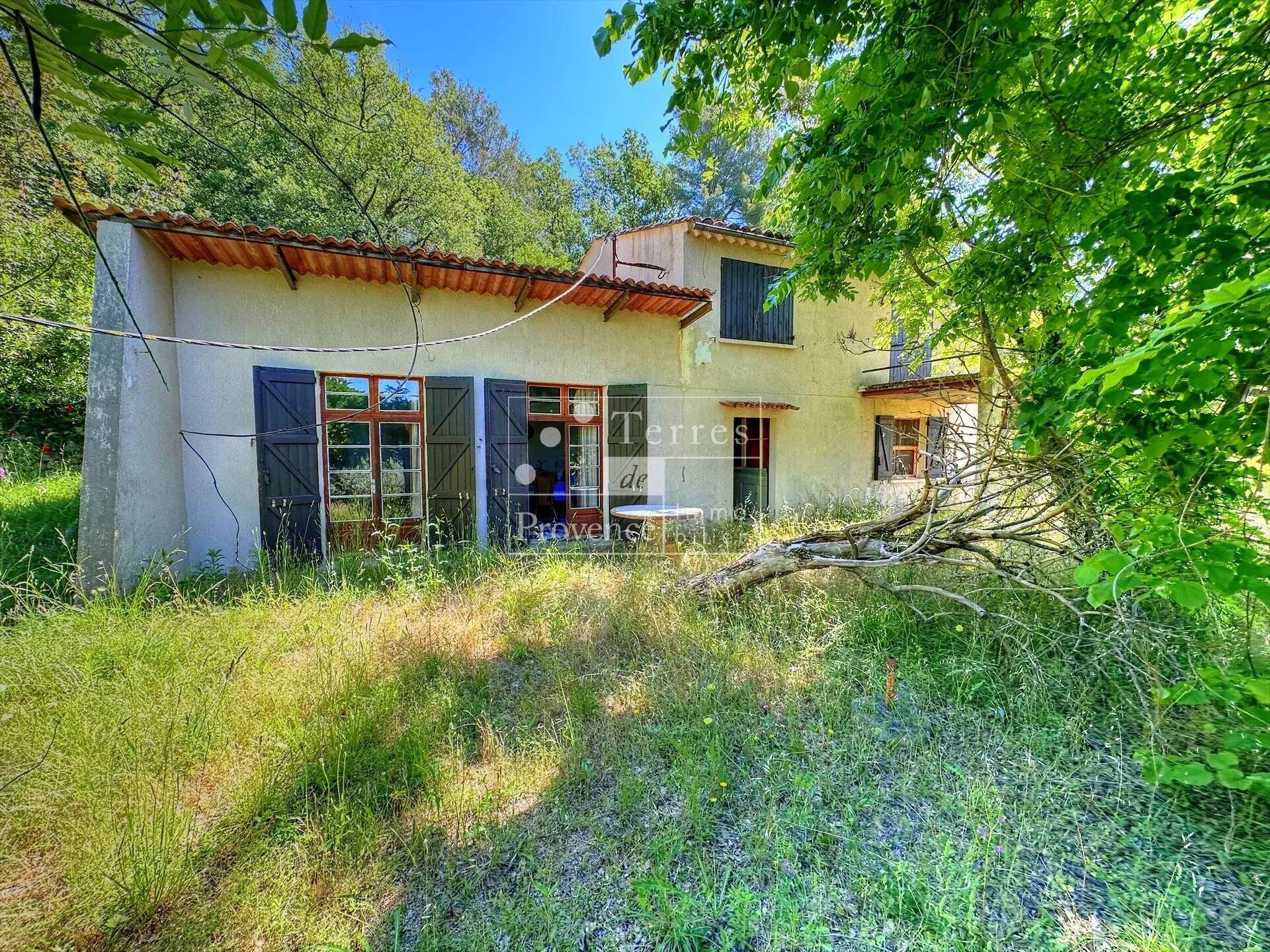 salernes - Maison ancienne à rénover avec fort potentiel!