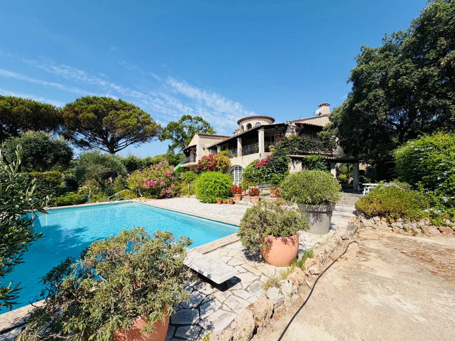 Élégante Bastide Provençale au coeur du Golf de BEAUVALLON