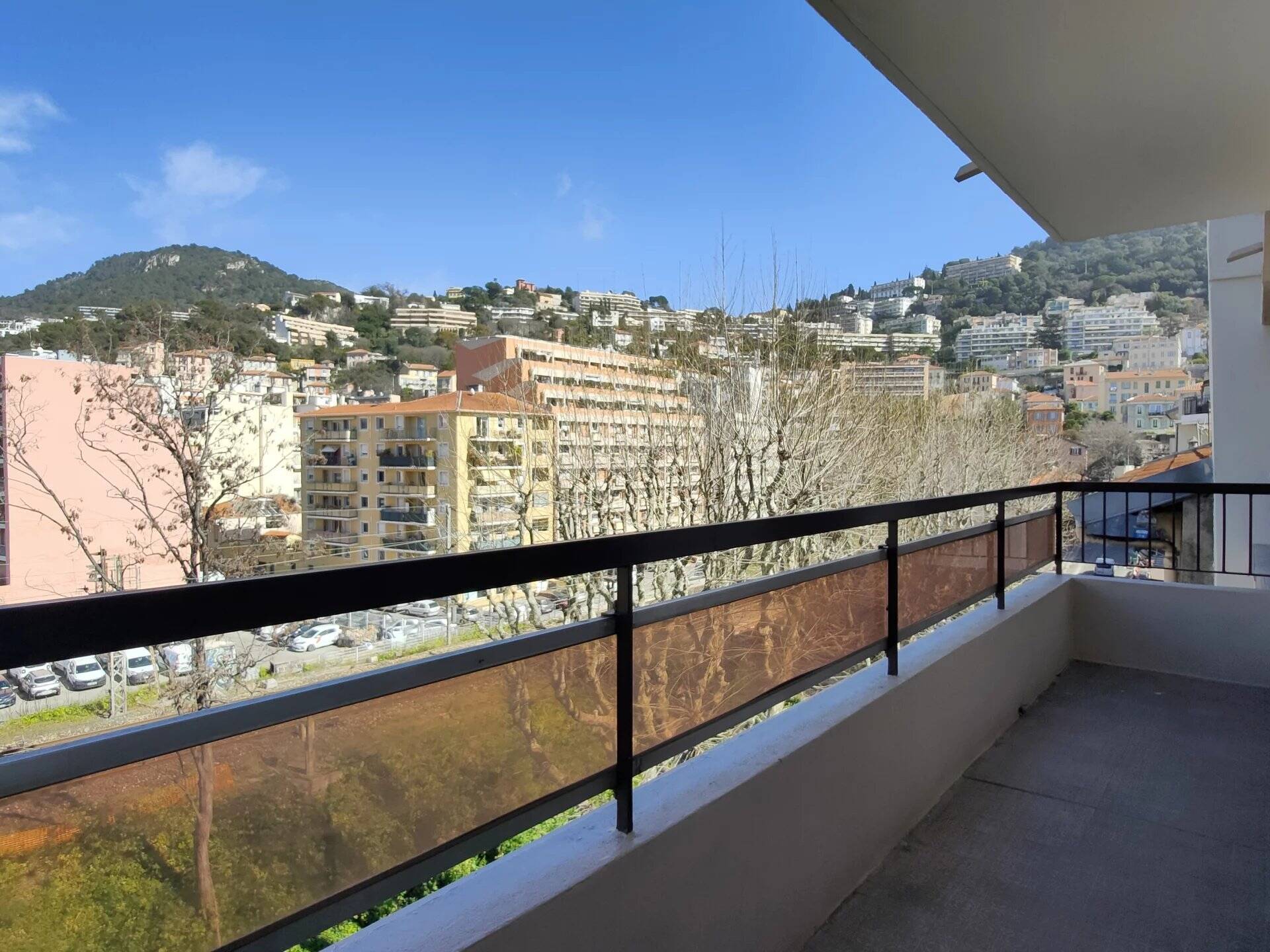 BAS MONT BORON/RIQUIER -  STANDING - TERRASSE