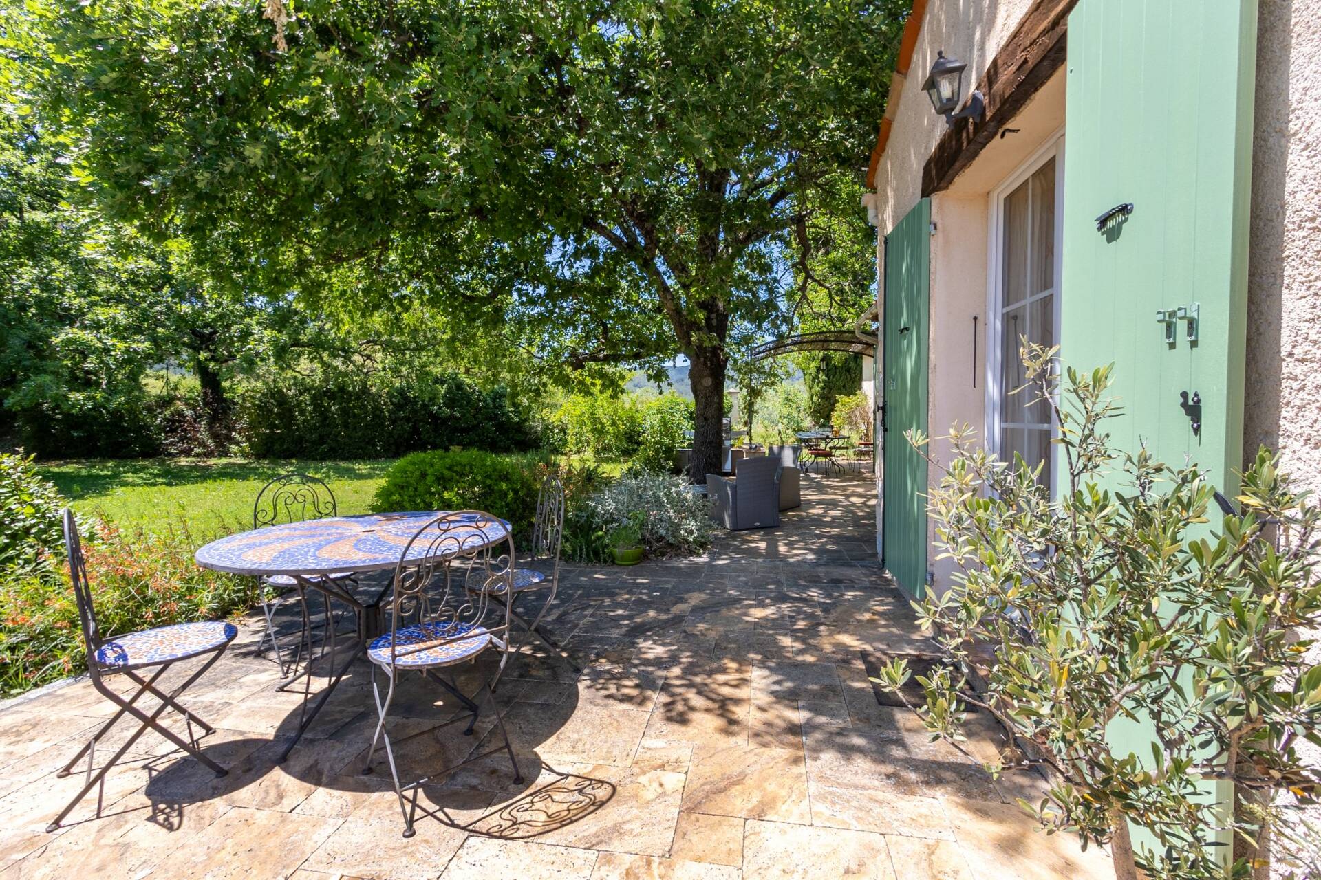 Villa F6  Pleine Nature sur un Terrain de 8000 M2 Viager Occupé Claviers 83830 Var Mr 76 ans et Mme 74 ans