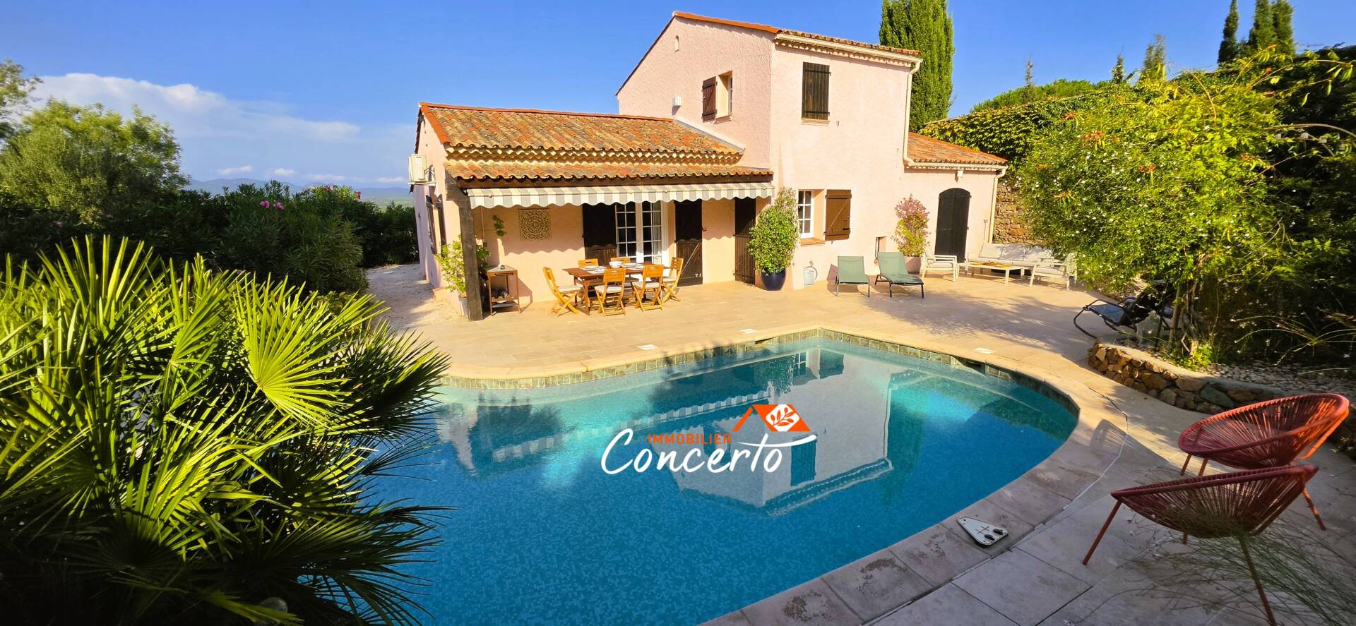 Vente villa avec piscine à Roquebrune-Sur-Argens. Var
