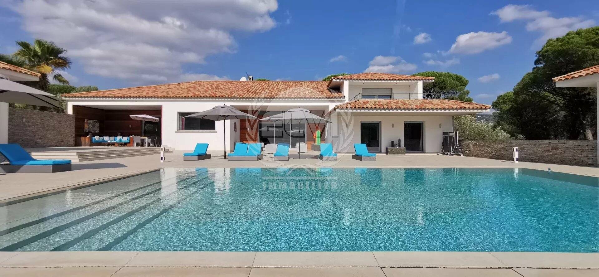 Villa contemporaine à Plan de la Tour