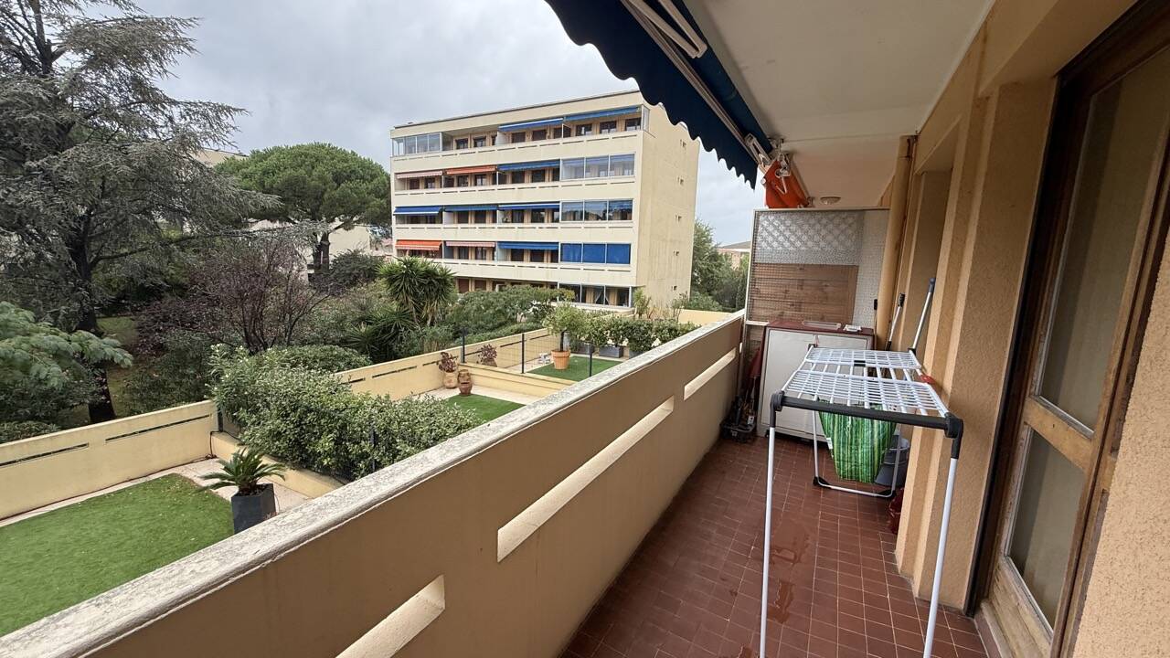 Appartement F3 avec Garage Secteur Fréjus Plage, 83600 , 5 mn Plage à pieds Viager occupé Mr 86 ans et Mme 80 ans