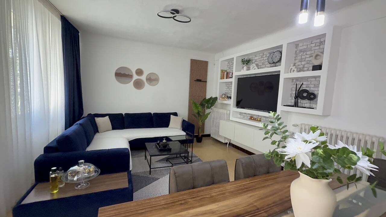 Viager Semi-Libre (F 95ans) sur 2 maisons + Garage 150m²  sur 790m² de terrain à Draguignan 83300