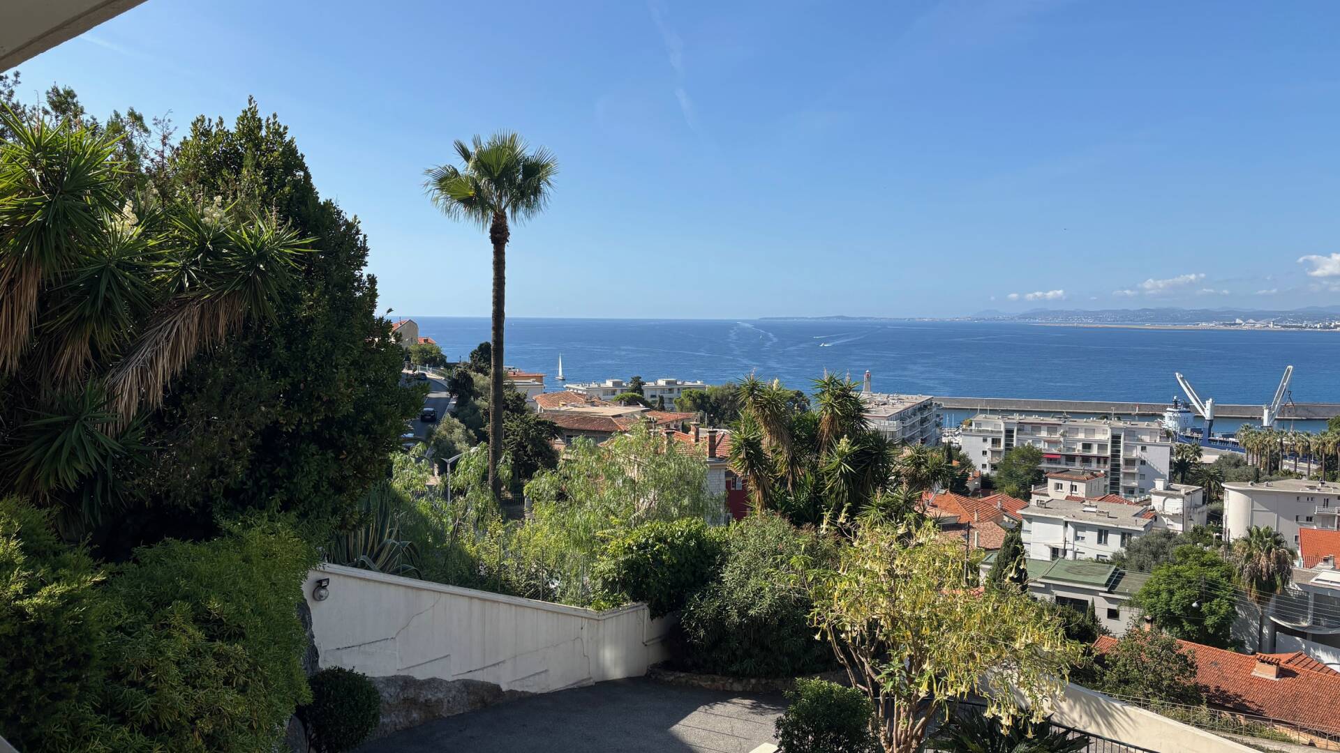 NUE PROPRIÉTÉ À NICE