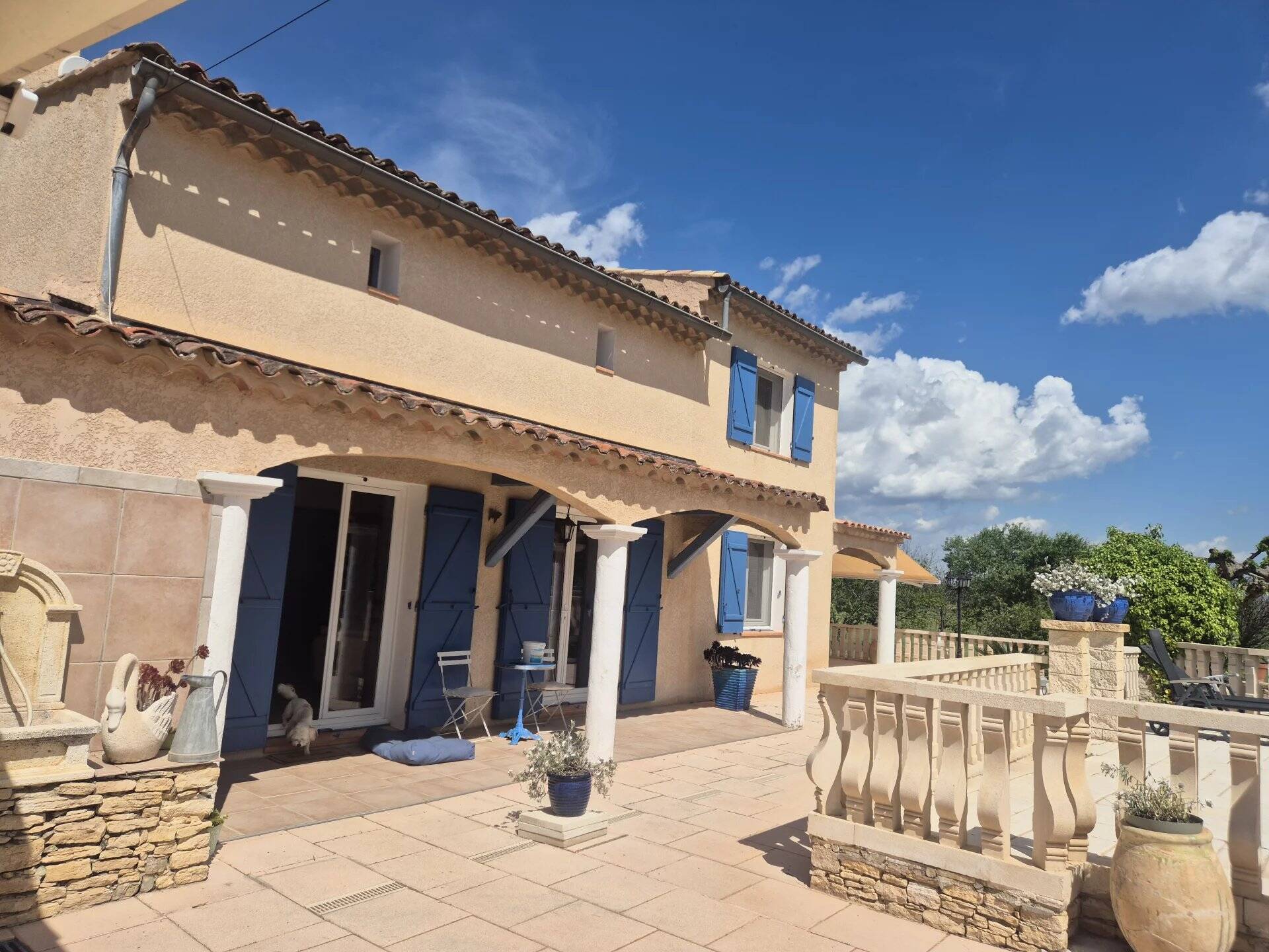 Belle villa sur prés de 3ha avec piscine