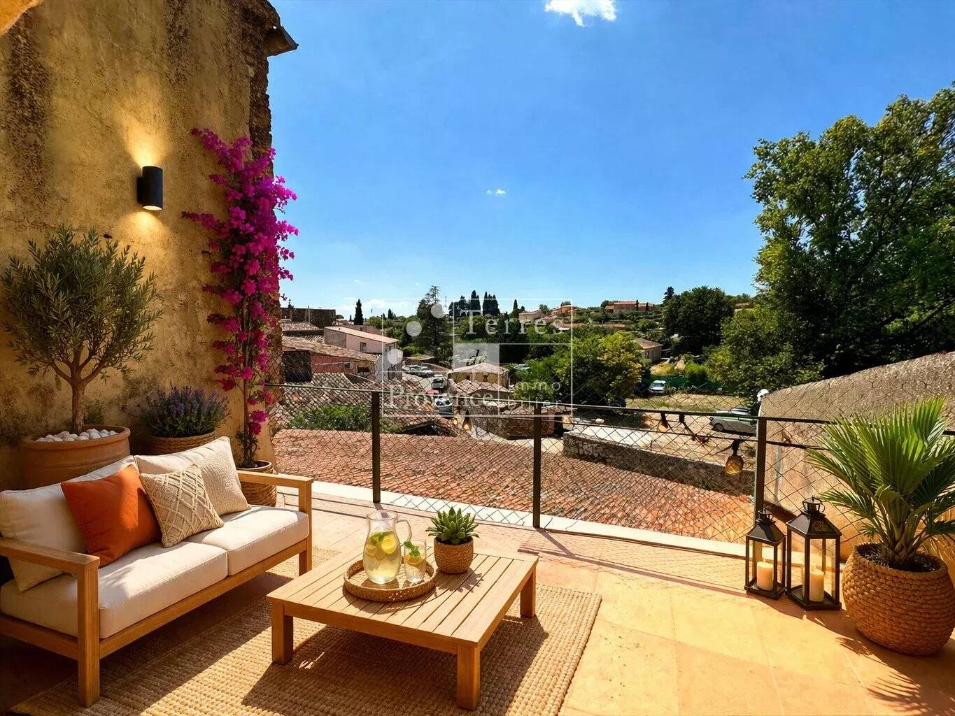 MAISON DE VILLAGE À AUPS – TOITURE ET FAÇADE RÉCENTES – FORT POTENTIEL – 137 000 €