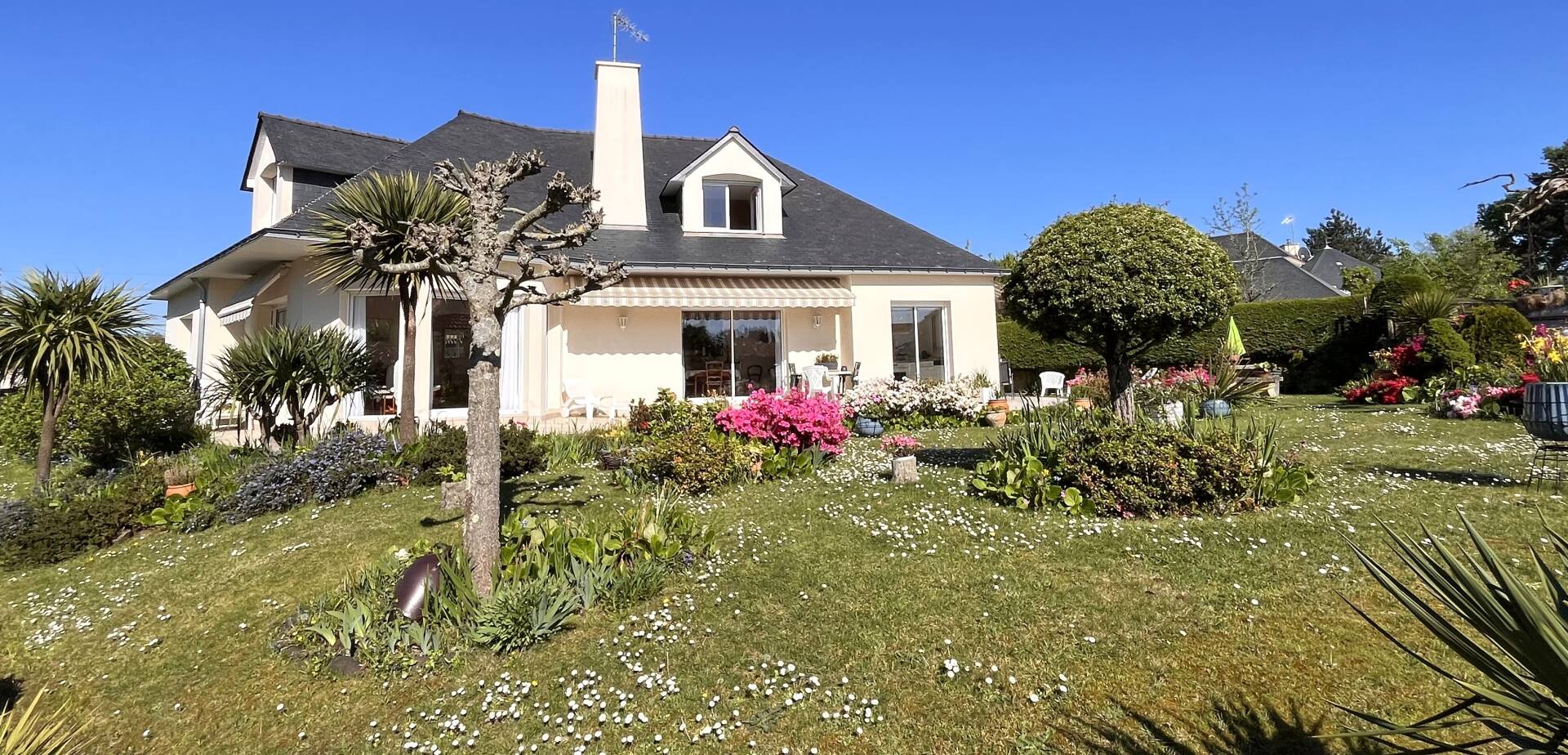 Spacieuse maison d'architecte, viager occupé à LA BAULE ESCOUBLAC