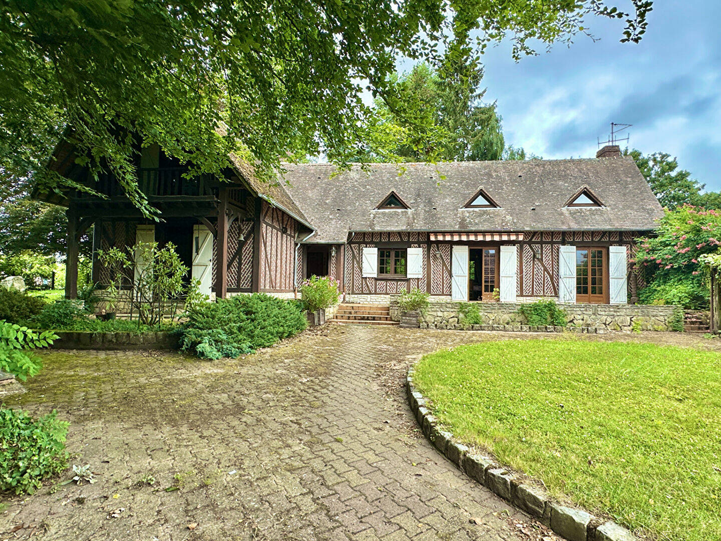 Maison de 150m² sur un terrain de 2032m² + 2 garages