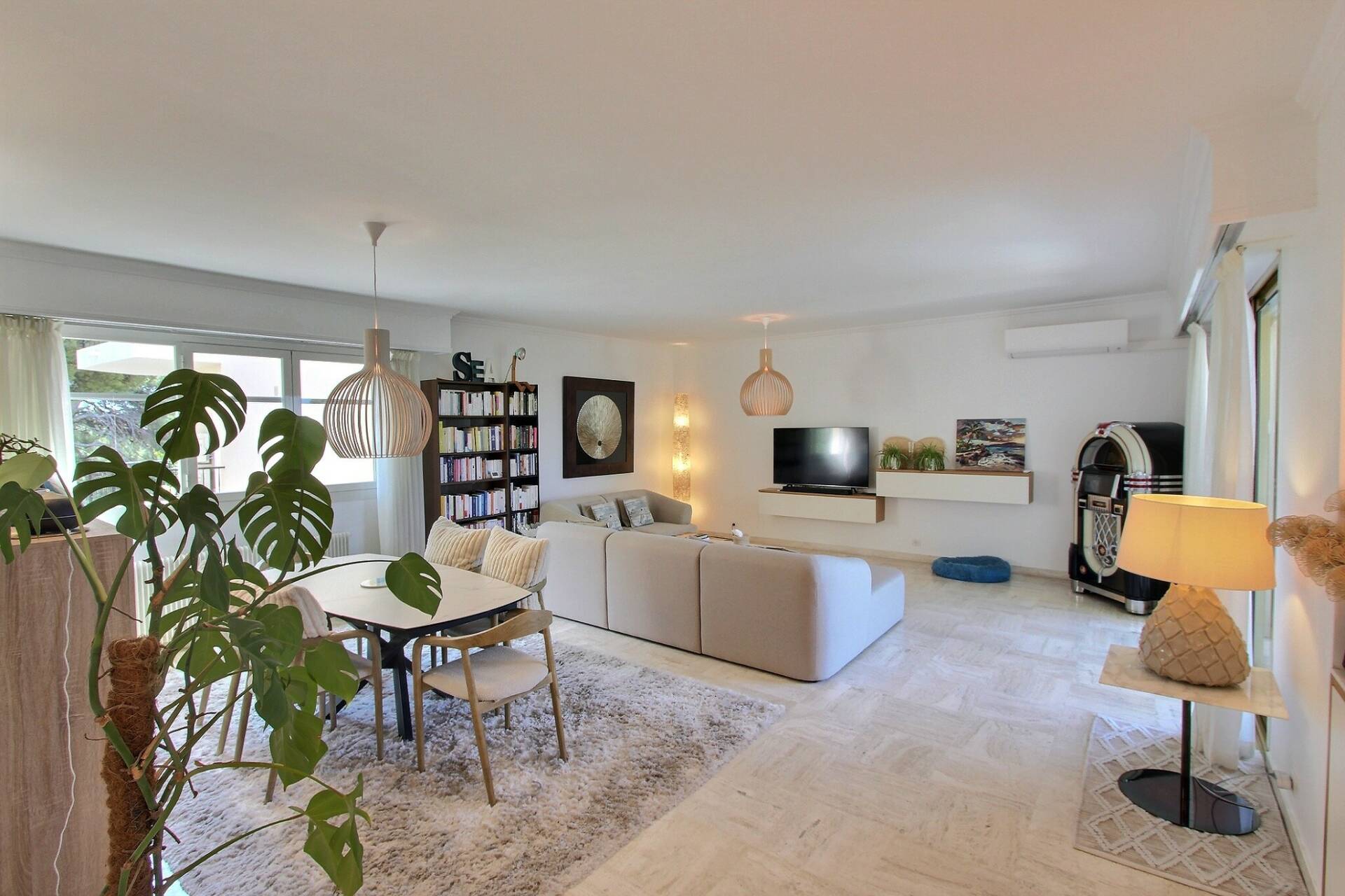 Appartement  - 4 pièces  - 142.57 m2 -  1 875 000 € - À vendre