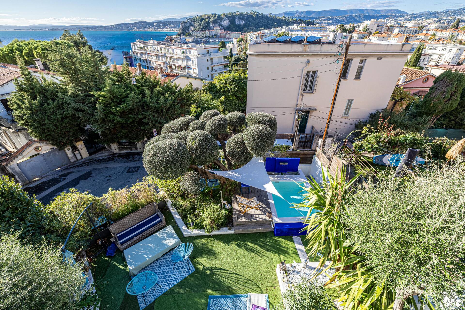 Maison  - Maison jumelée  - 5 pièces  - 102.0 m² -  1 295 000 € - À vendre 