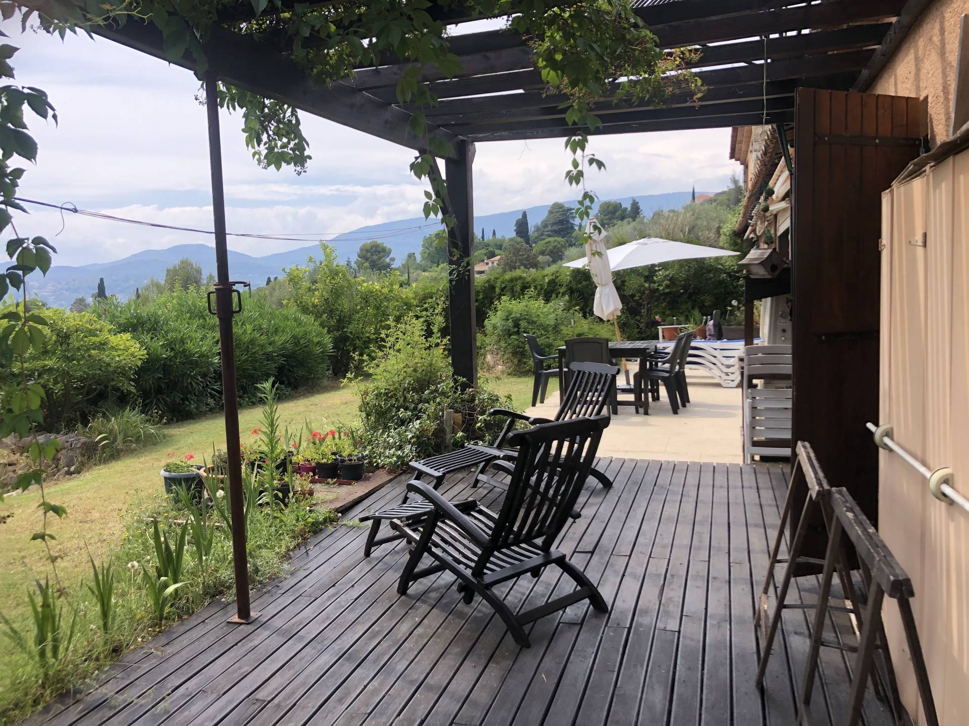 Villa f6, Terrain 1249 M2 Tourette sur fayence  83440 Viager Occupé Mr de 89 ans