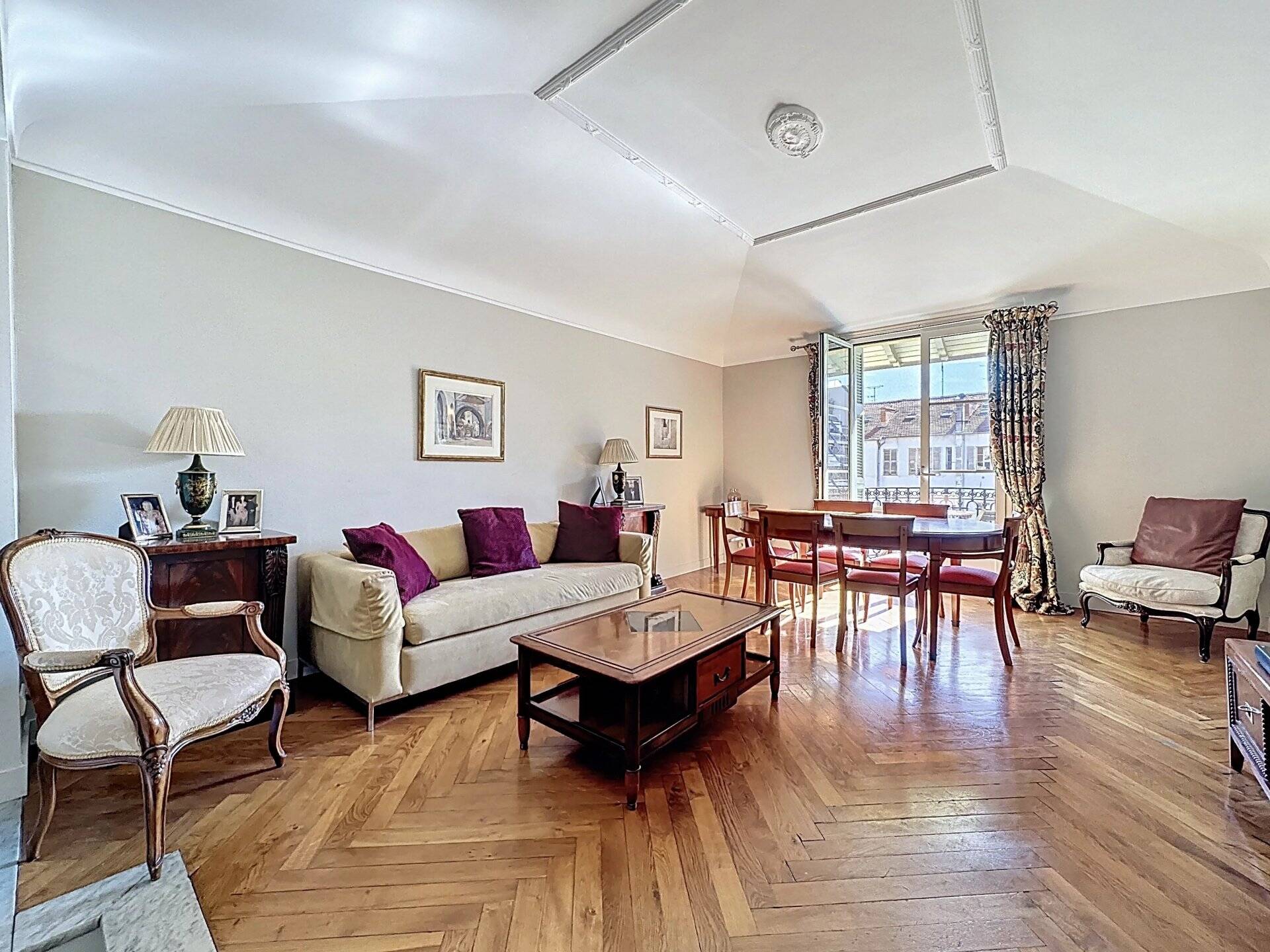 Appartement  - 3 pièces  - 82.0 m2 -  725 000 € - À vendre 