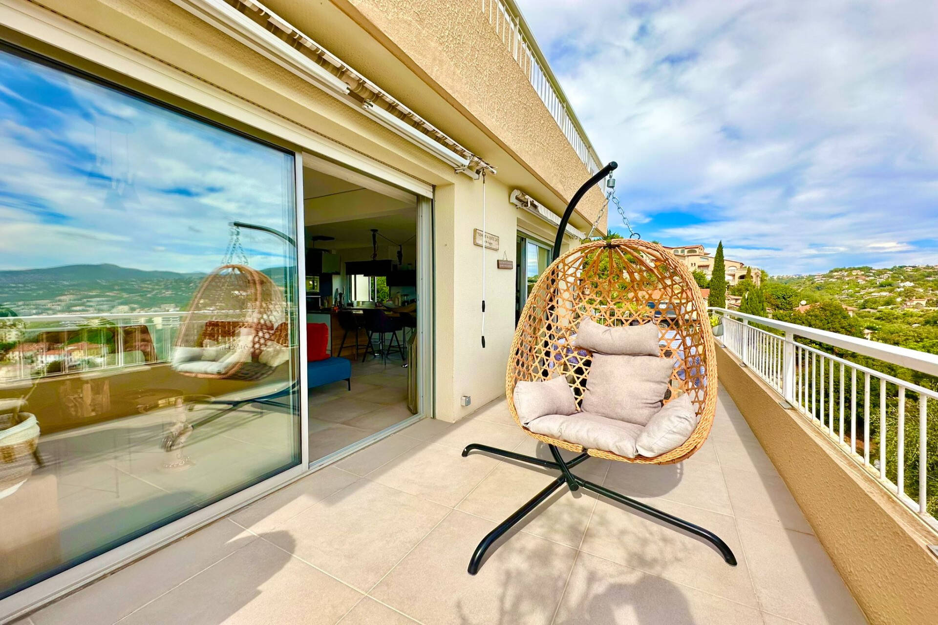 Appartement  - 104.78 m² -  625 000 € - À vendre 