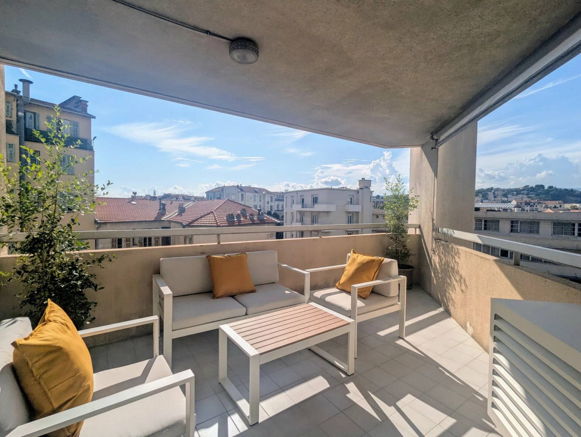 NICE - RIQUIER/TNL - Appartement 5 pièces avec grande terrasse refait à neuf