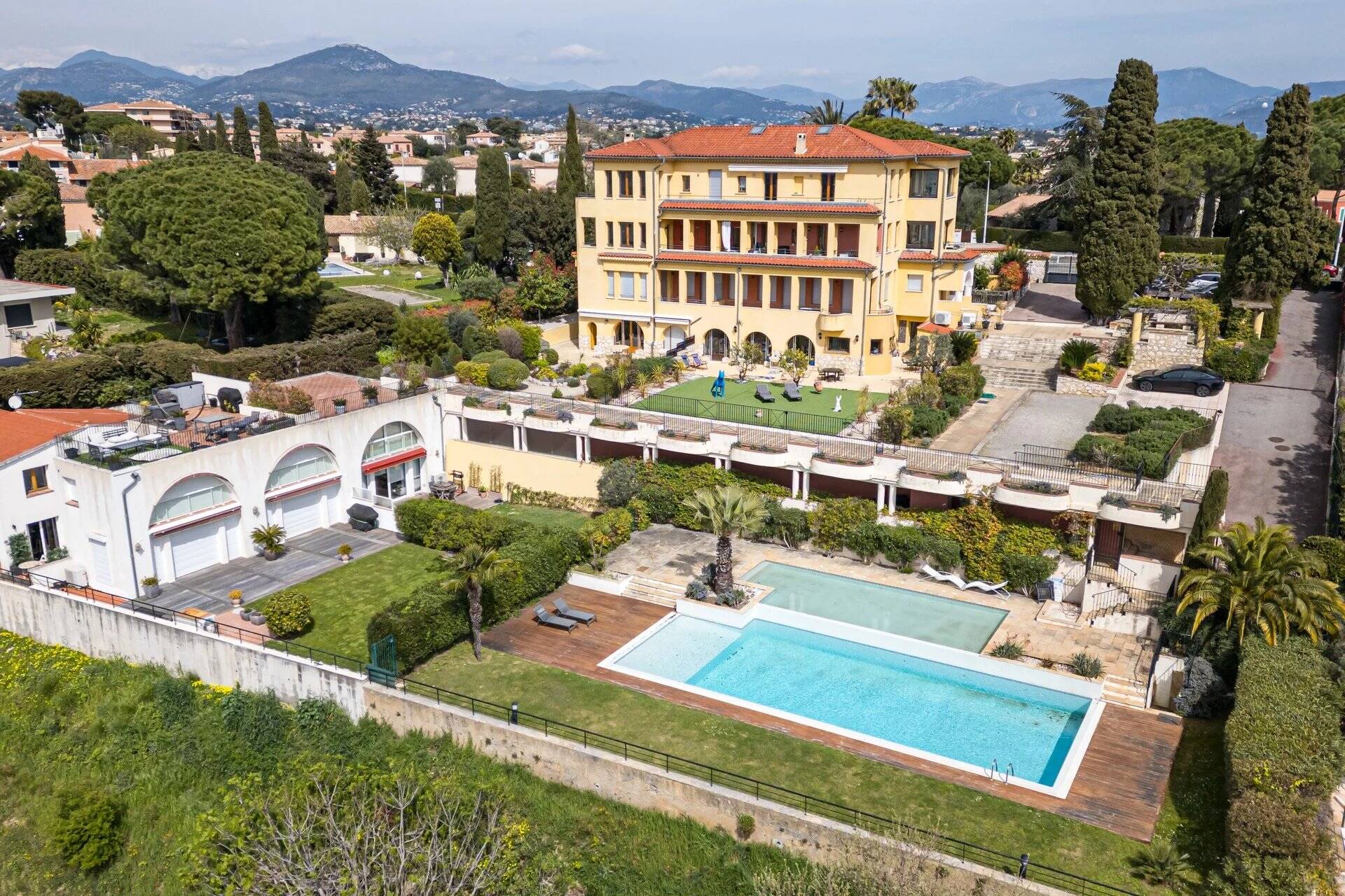 Appartement-villa Nice Fabron 4 P 200m² de terrasse jardin