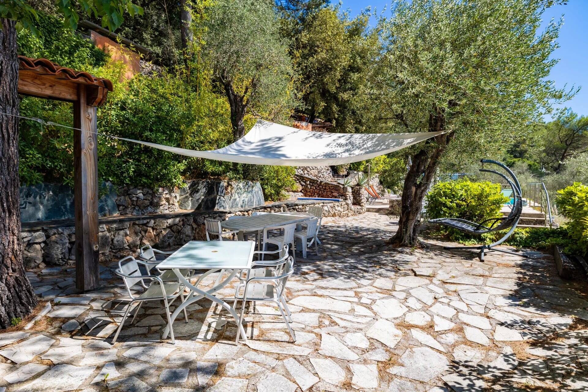 Maison  - 7 pièces  - 236.7 m2 -  1 650 000 € - À vendre 