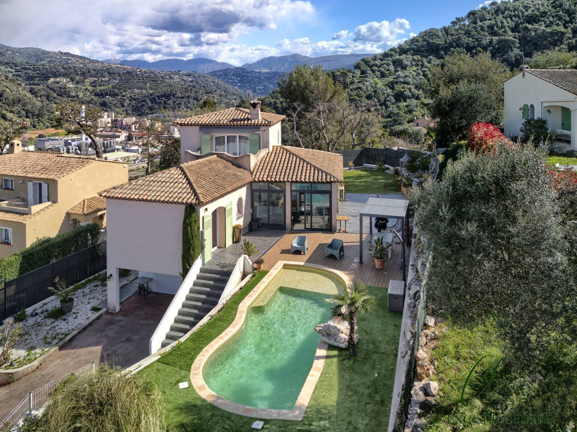 Maison  - 4 pièces  - 150.0 m² -  1 200 000 € - À vendre 