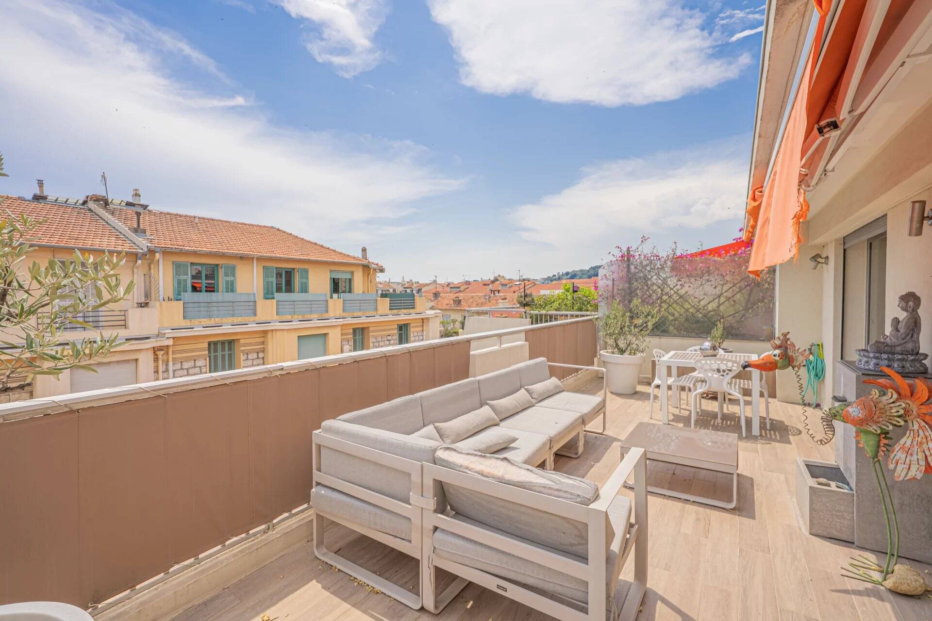Appartement  - 2 pièces  - 84.18 m² -  570 000 € - À vendre 