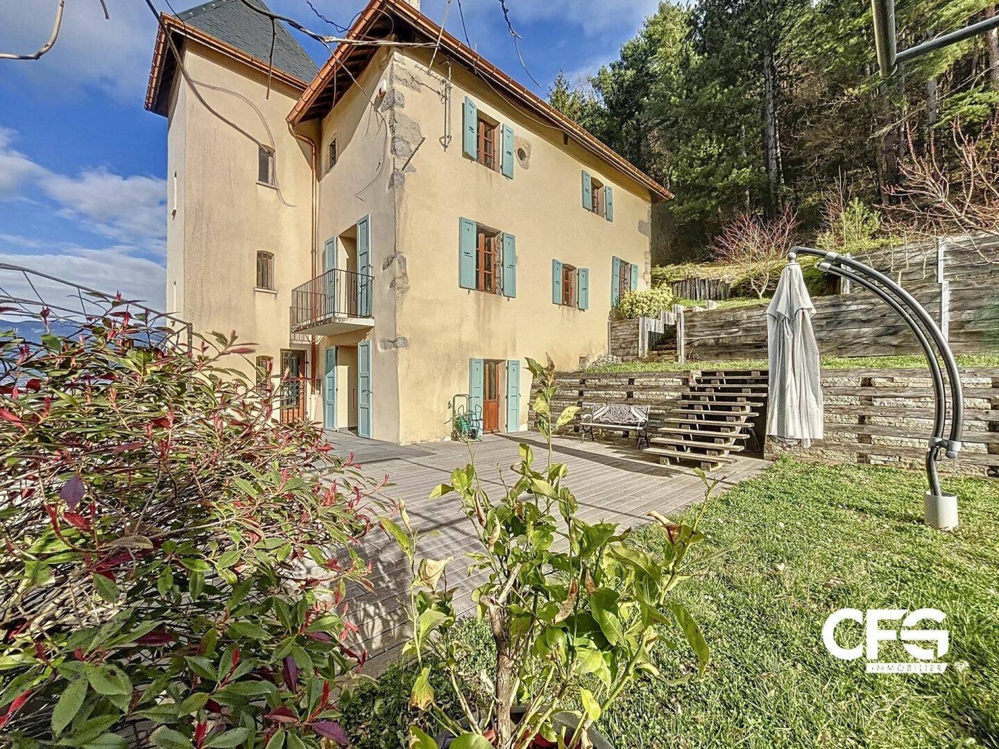 Manoir d'exception sur Les Hauteurs De Chambéry. Un Havre De Paix Au C?ur De La Nature