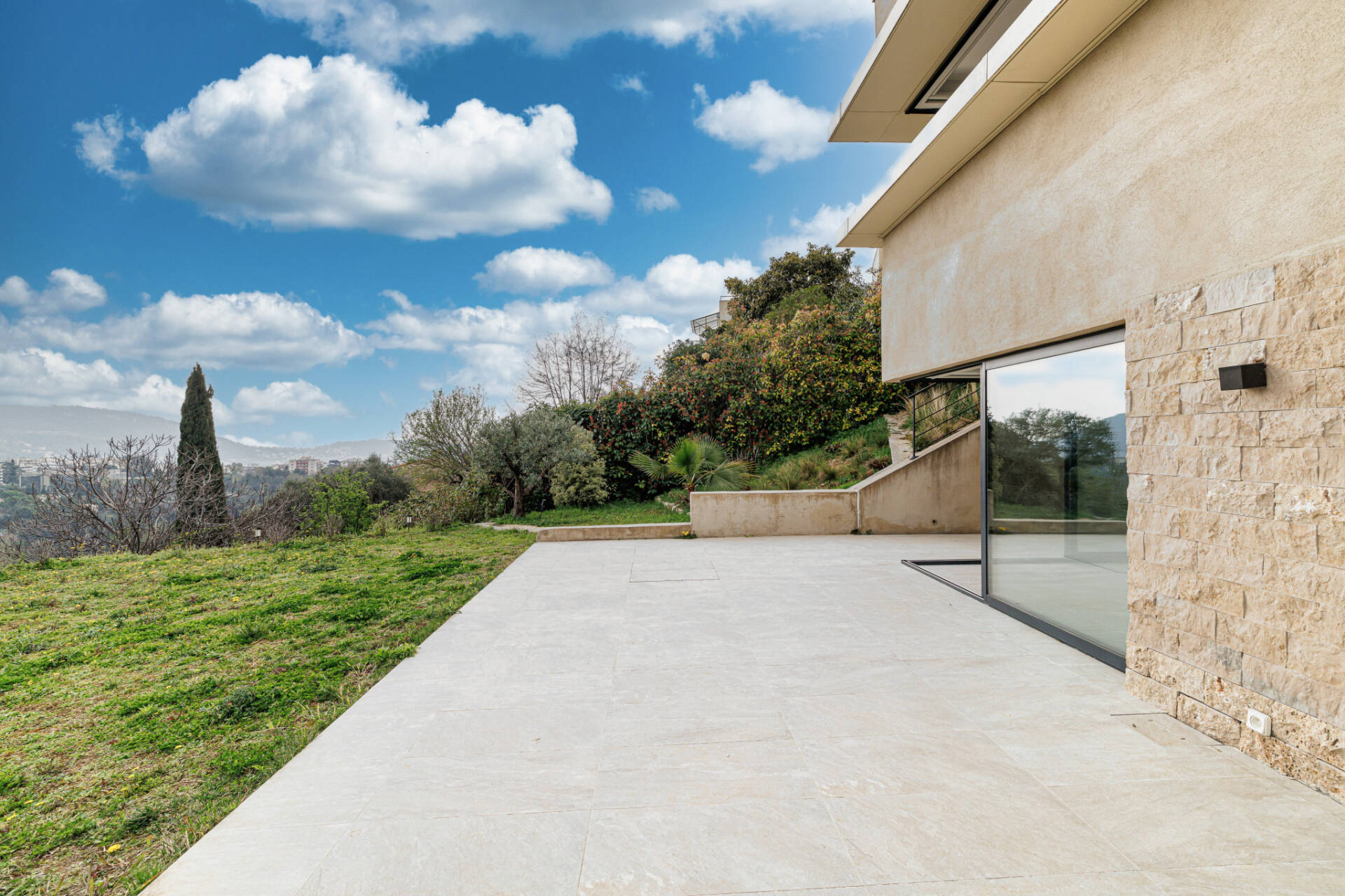 Maison  - 5 pièces  - 173.0 m² -  870 000 € - À vendre 