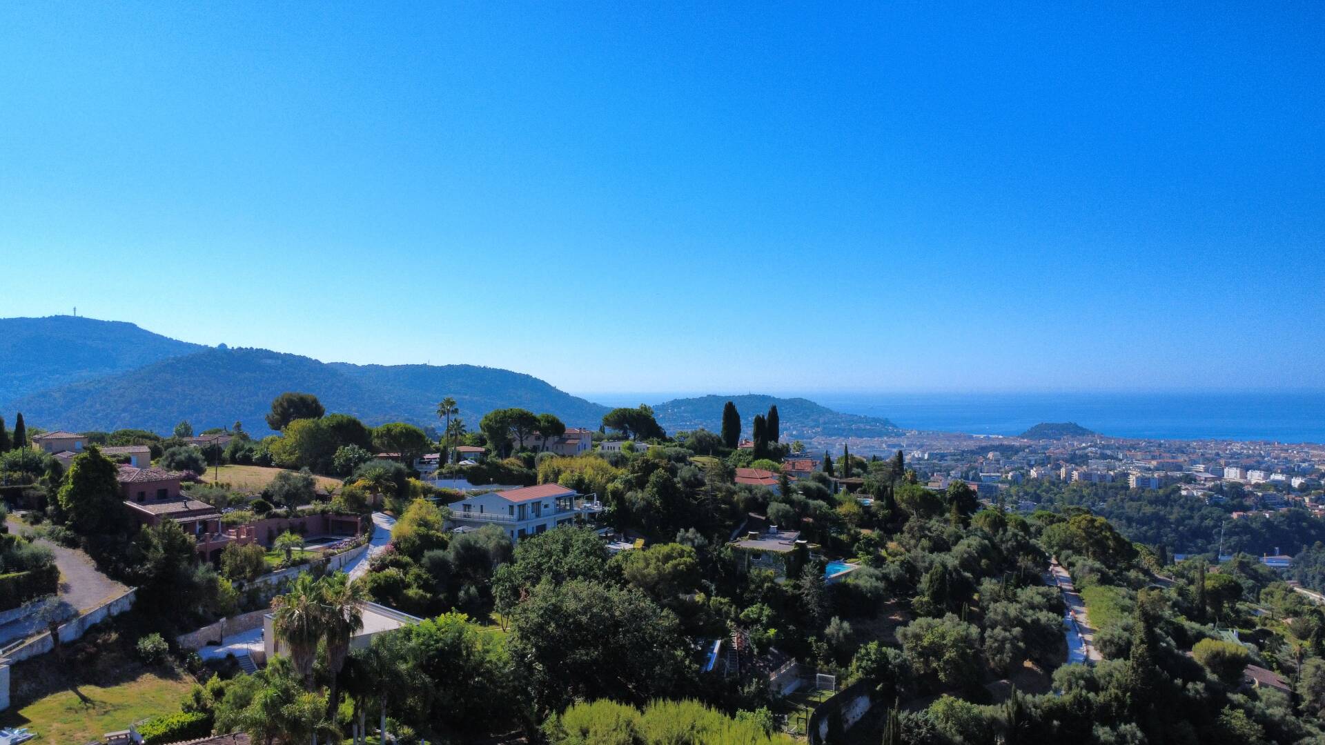 Terrain  - 1967.0 m² -  990 000 € - À vendre 