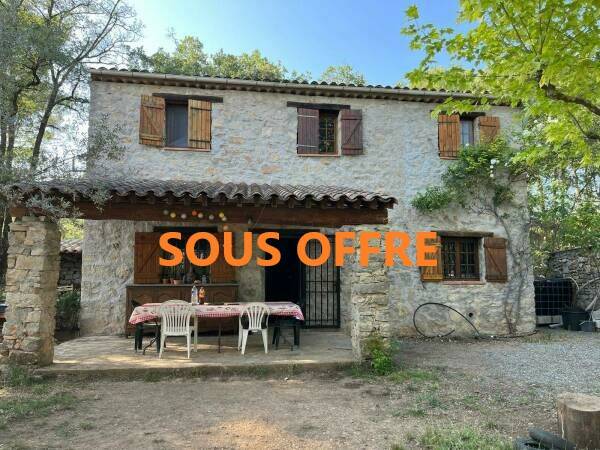 Achat Bastidon en pierre à Callas