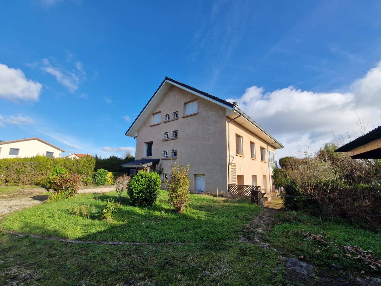 belle propriété spacieuse à fort potentiel, un terrain de 1434 m².